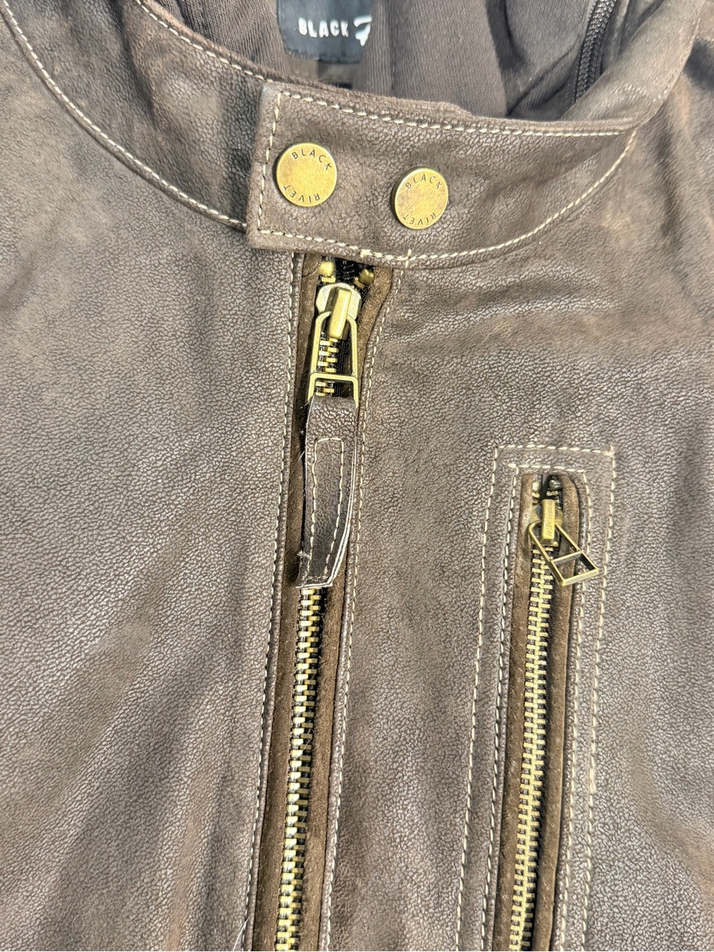 Black Rivet Brown Quilted-Shoulder Bomber Jacket with Hood - Picture 5 of 12